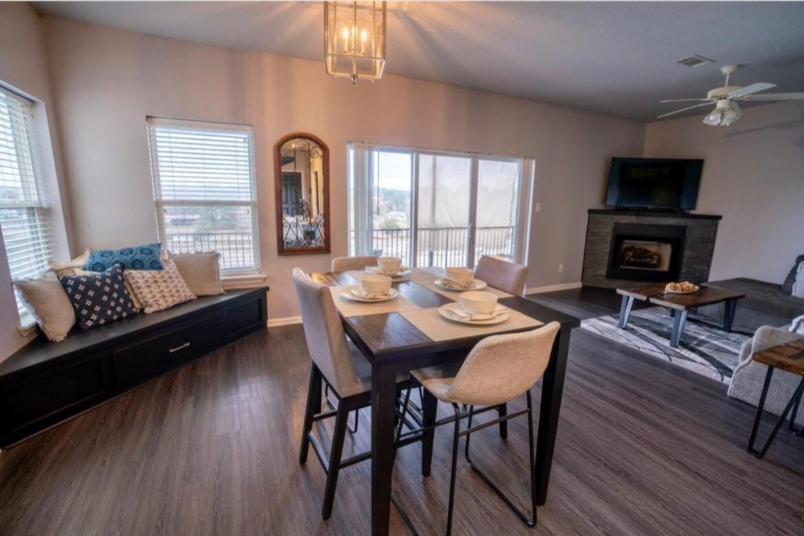 Brooklynn'S Bay, Elegant Lakefront Condo Retreat Hot Springs Exterior foto